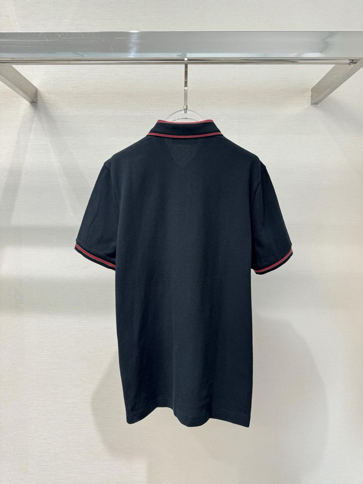 Áo polo Gucci GC Đen logo chữ kẻ viền Đỏ Like Auth 1-1 on web VTN